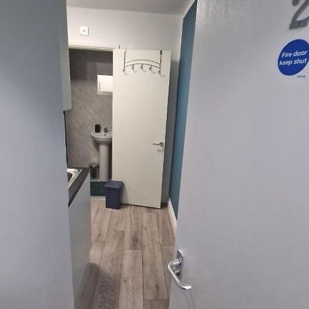 The Appletree Aparthotel Cowley  Bagian luar foto
