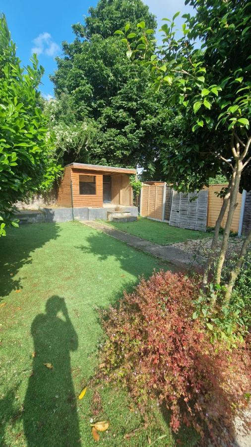 The Appletree Aparthotel Cowley  Bagian luar foto