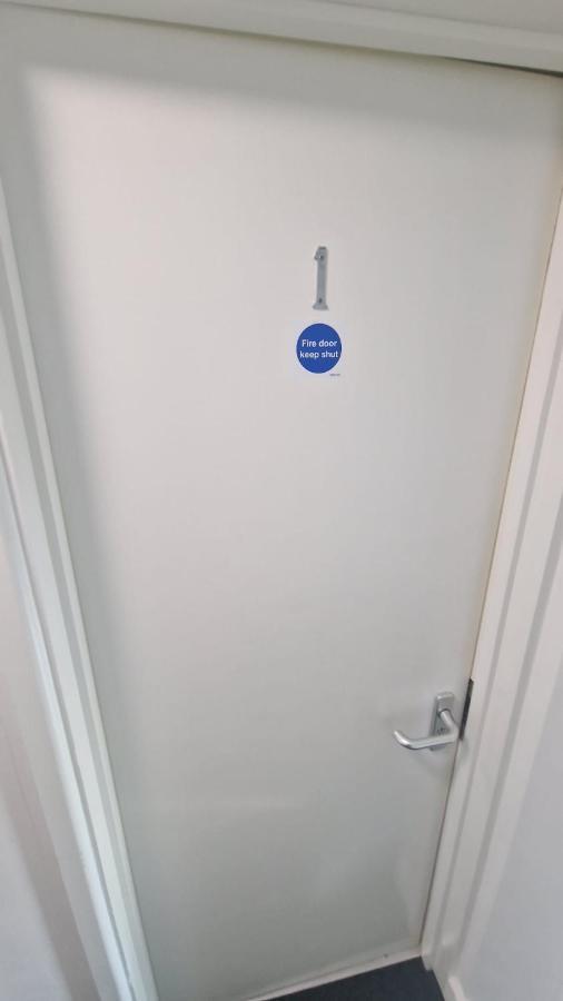 The Appletree Aparthotel Cowley  Bagian luar foto