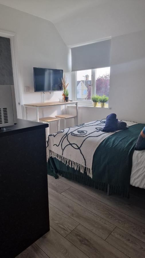 The Appletree Aparthotel Cowley  Bagian luar foto